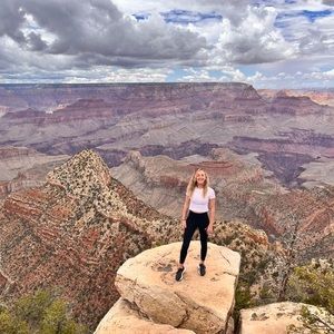 Meet your Posher, Demi